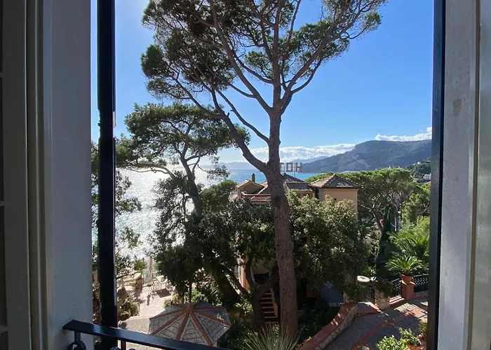 Szálloda Punta Est Finale Ligure