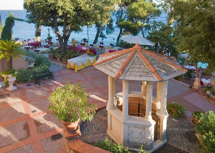 Szálloda Punta Est Finale Ligure