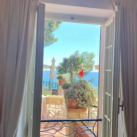 Hotel Punta Est 4*
