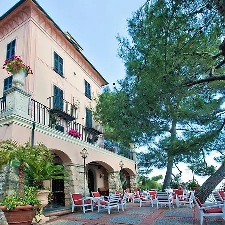 Szálloda Punta Est Finale Ligure